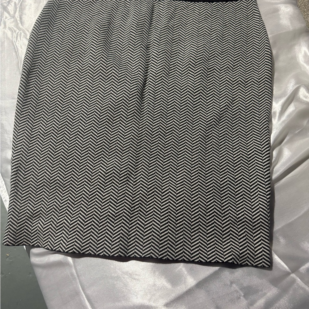 ELLE Classic Black and White Chevron Skirt